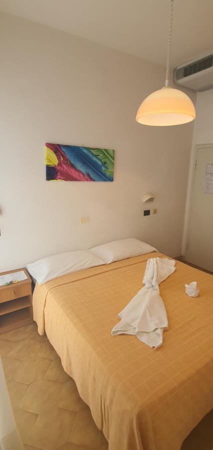 Hotel Vela Azzurra リミニ エクステリア 写真