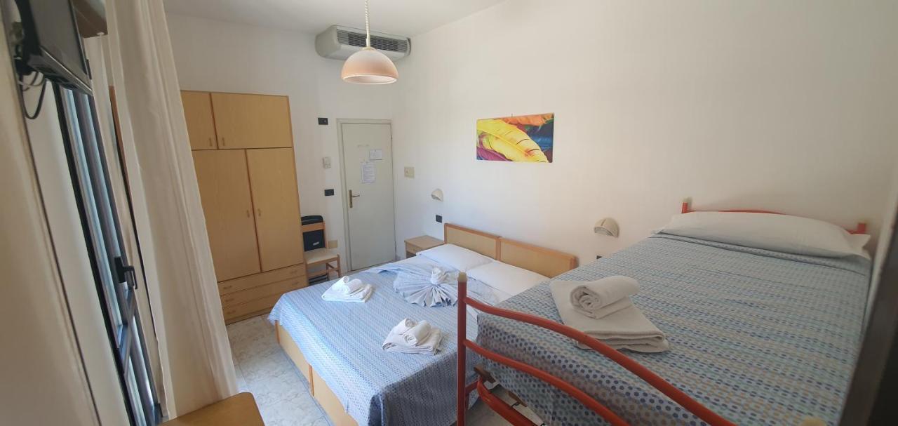 Hotel Vela Azzurra リミニ エクステリア 写真