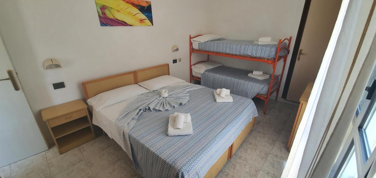 Hotel Vela Azzurra リミニ エクステリア 写真