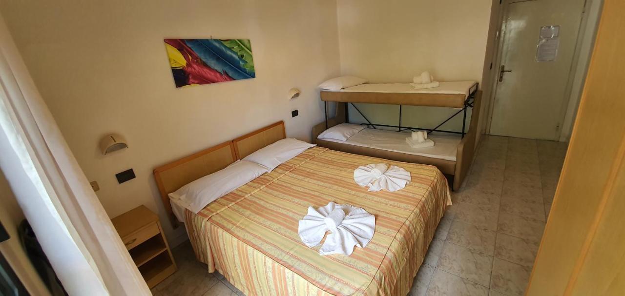 Hotel Vela Azzurra リミニ エクステリア 写真