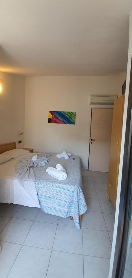 Hotel Vela Azzurra リミニ エクステリア 写真