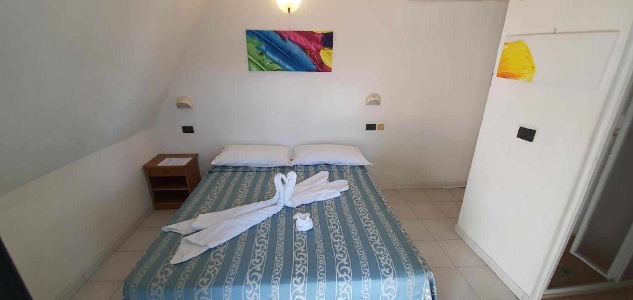Hotel Vela Azzurra リミニ エクステリア 写真