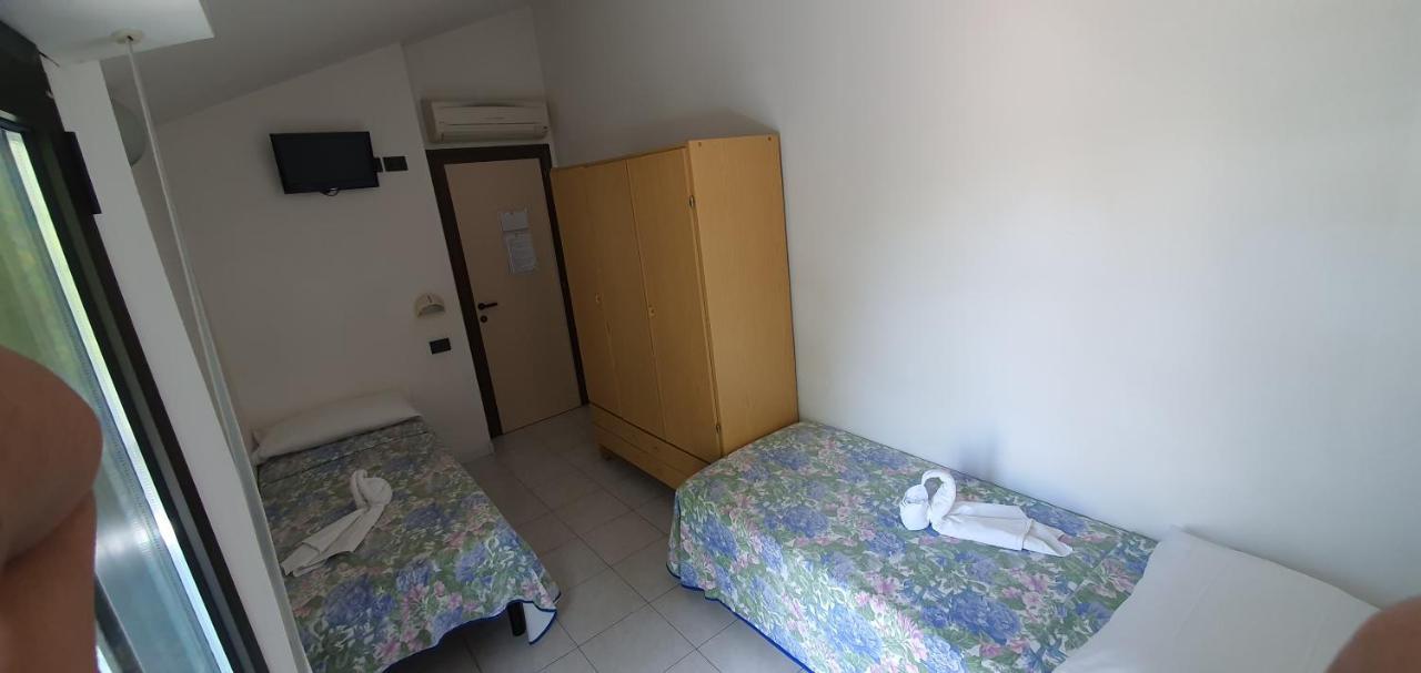 Hotel Vela Azzurra リミニ エクステリア 写真